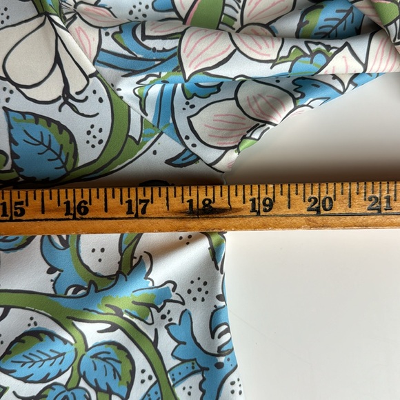 The Eliza Top - French Lily tunic from Smith & Quinn size S wrinkle free!! - Picture 9 of 10